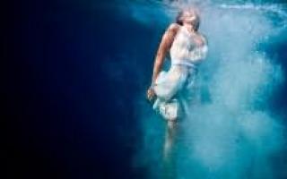De ce visezi să înoți sub apă: semnificația conform cărții de vis Interpretarea viselor de a te ascunde sub apă