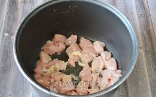 Okusen piščanec z gobami v počasnem kuhalniku